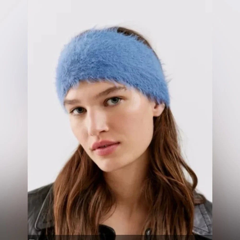 NWT Urban Outfitters Susie Knit Scarf in Blue